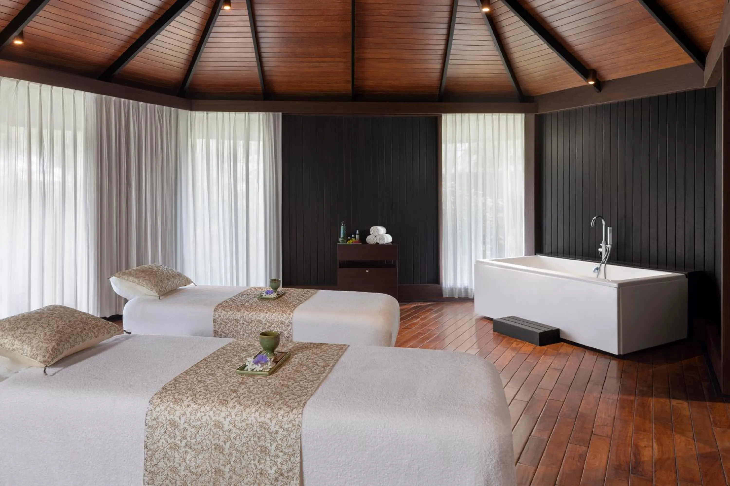 Spa and wellness centre/facilities, Bed in Taj Exotica Resort & Spa, Andamans