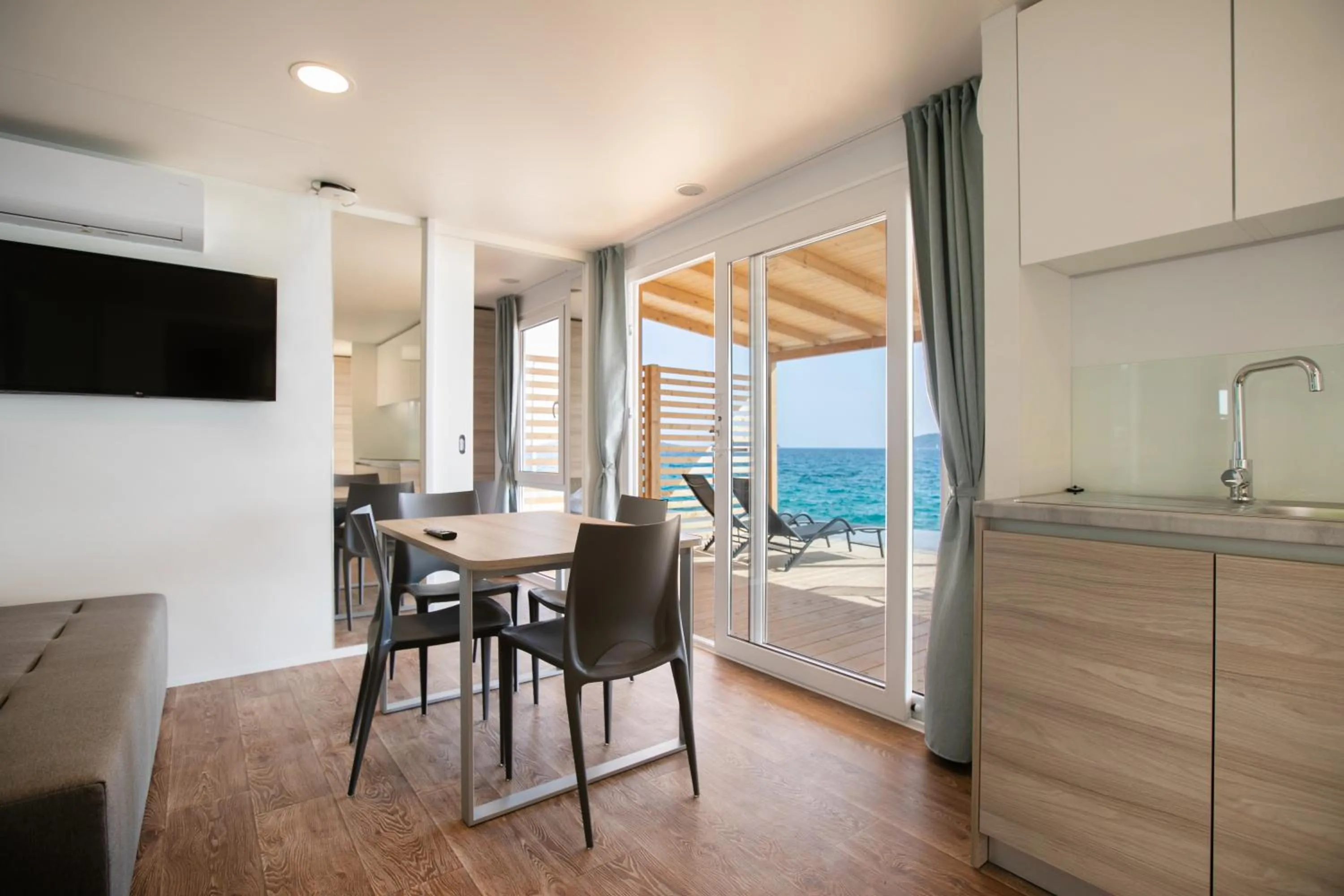 Amadria Park Deluxe Mobile Home
