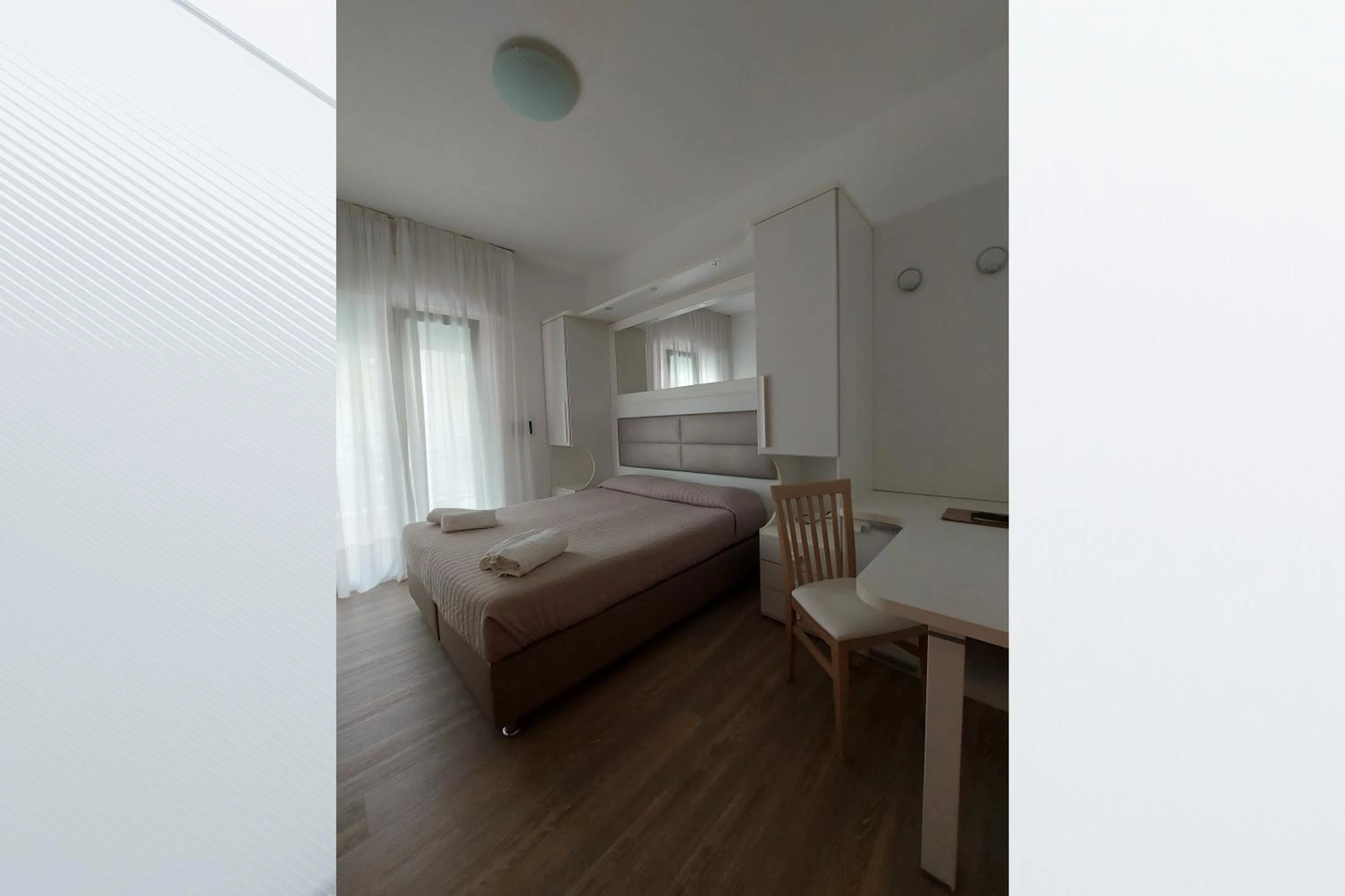 Bedroom, Bed in Hotel Columbia & Ninfea