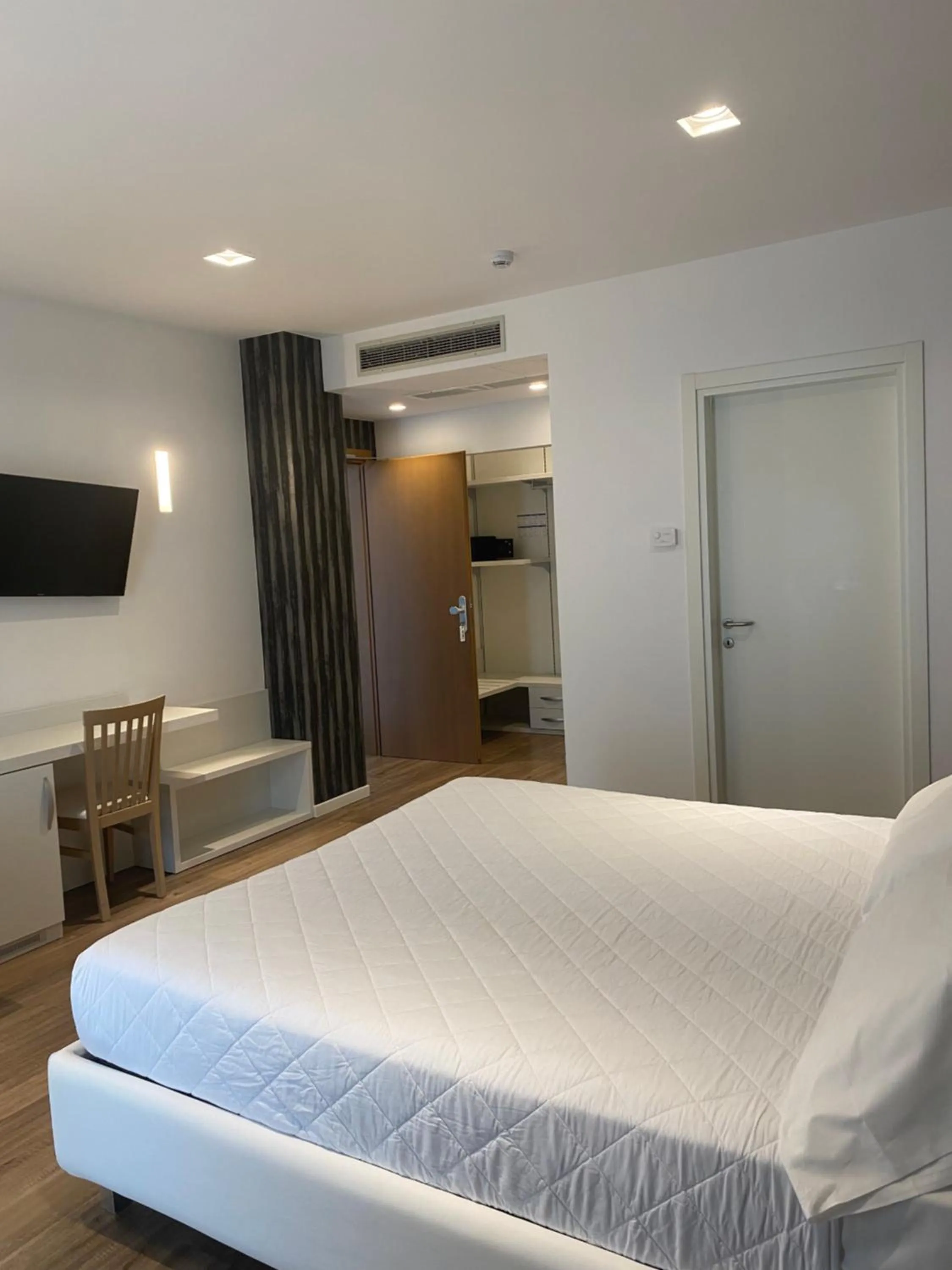 Bedroom, Bed in Hotel Columbia & Ninfea