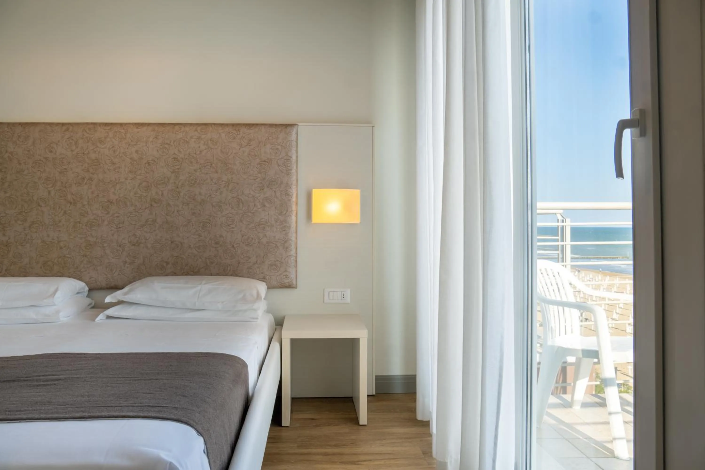 Bedroom, Bed in Hotel Columbia & Ninfea