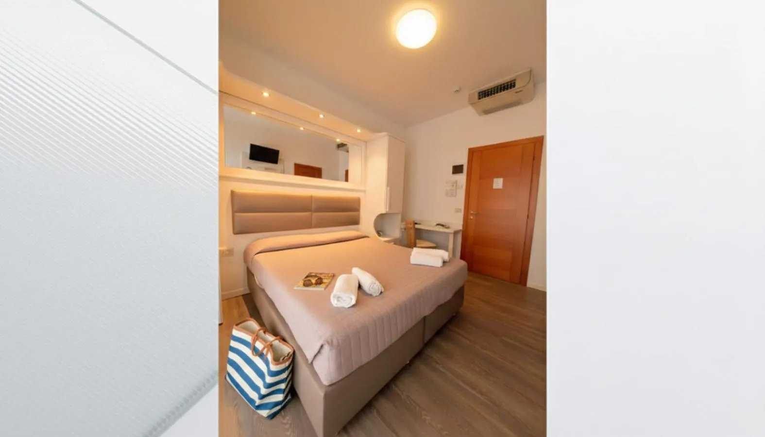 Bed in Hotel Columbia & Ninfea