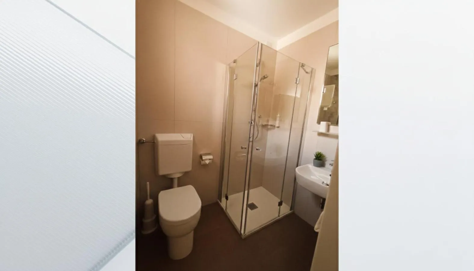 Bathroom in Hotel Columbia & Ninfea