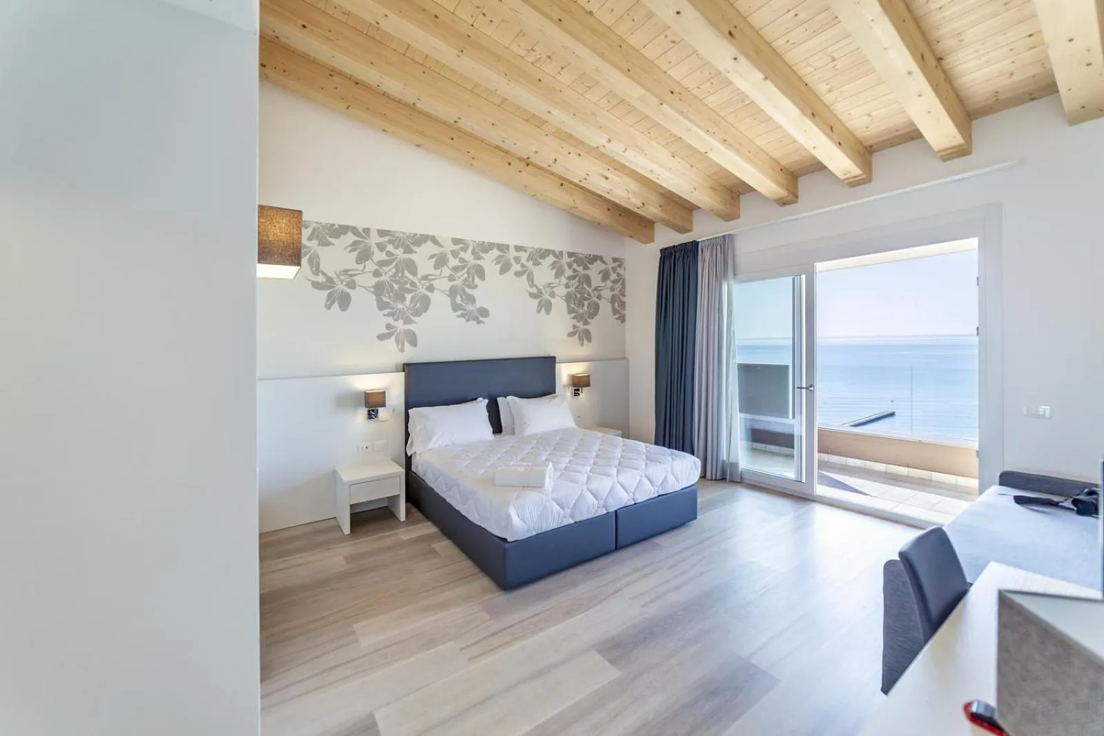 Photo of the whole room, Bed in Hotel Columbia & Ninfea