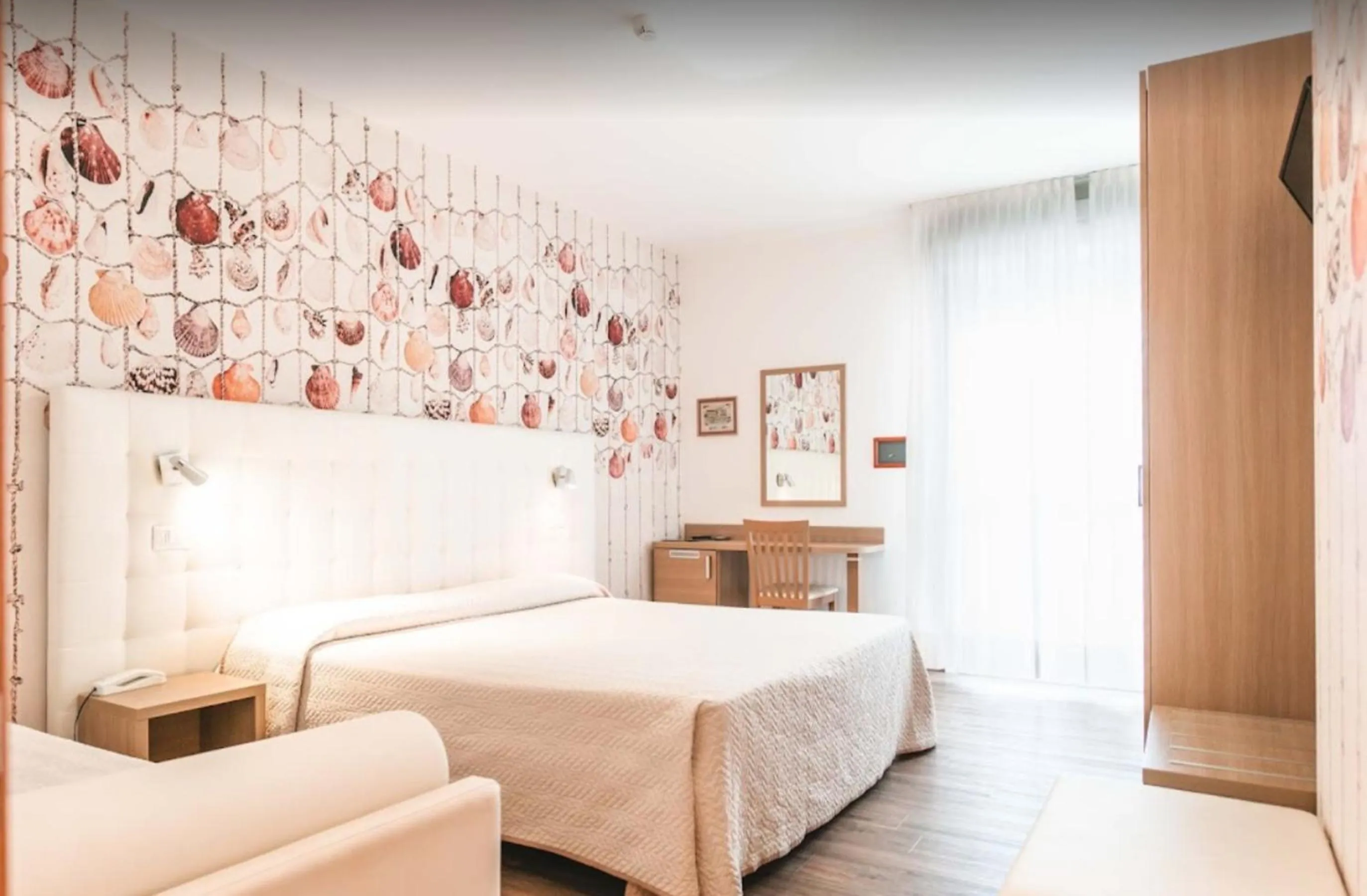 Bedroom, Bed in Hotel Columbia & Ninfea