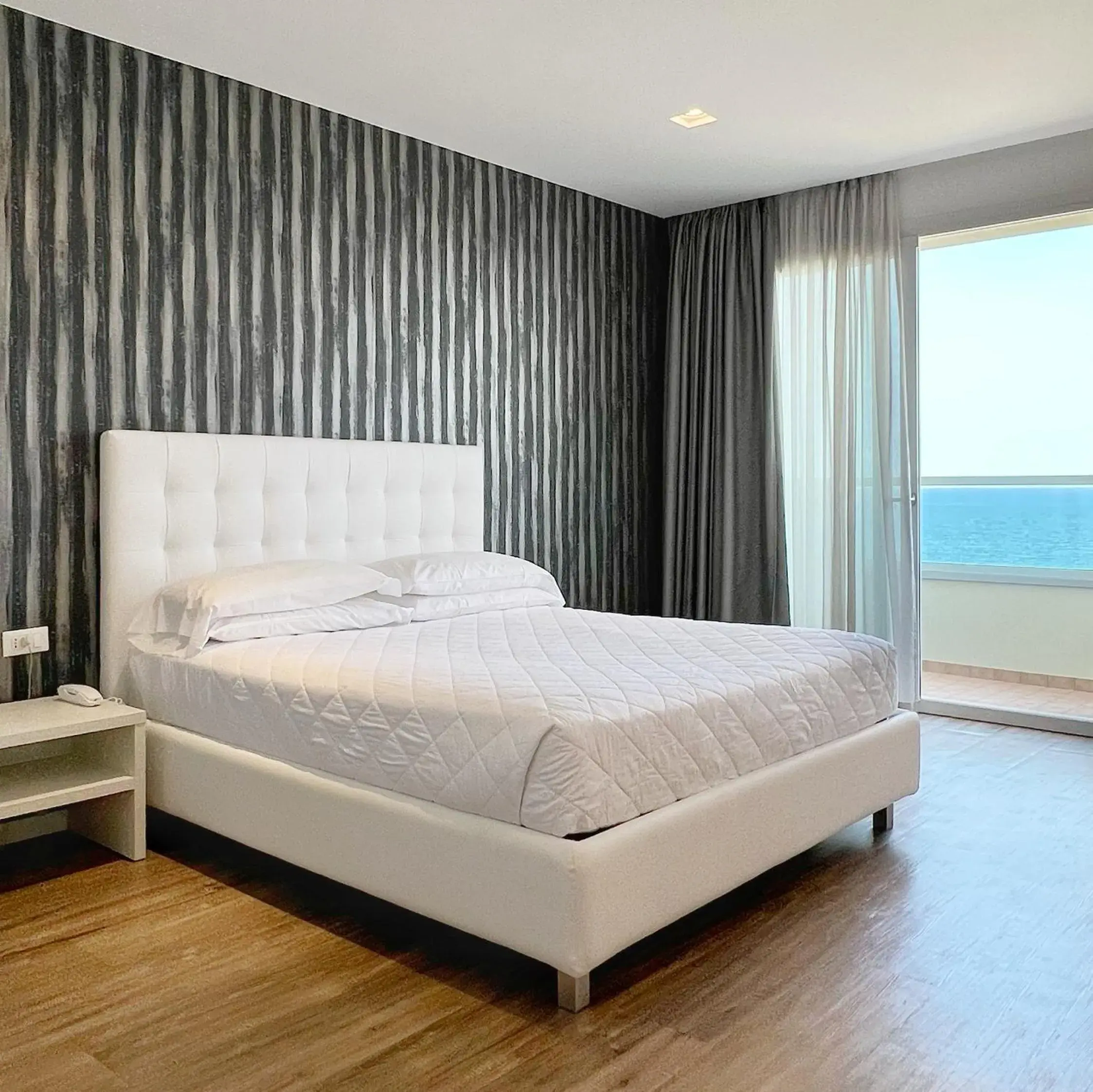 Deluxe Suite with Sea View in Hotel Columbia & Ninfea Deluxe Suite with Sea View in Hotel Columbia & Ninfea