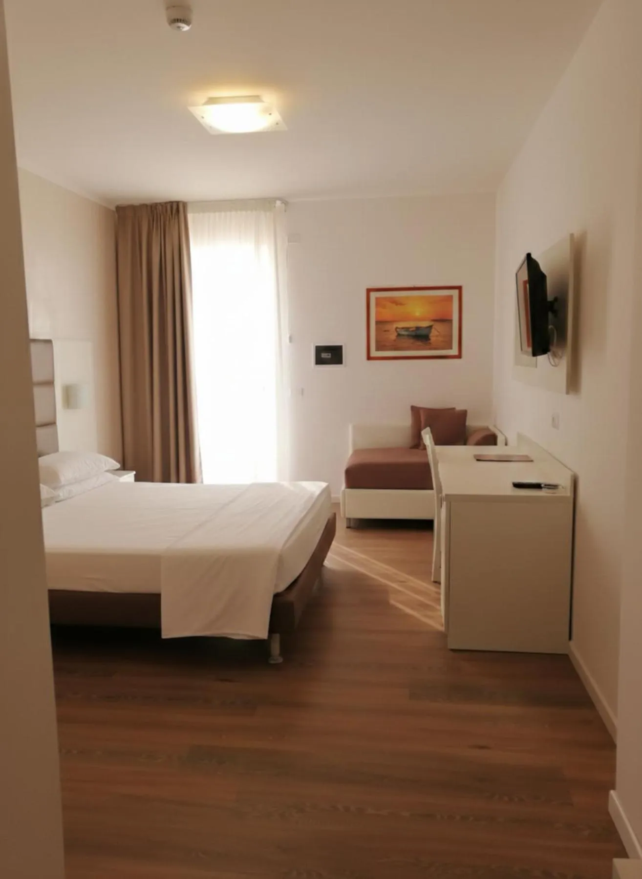 Bedroom, Bed in Hotel Columbia & Ninfea