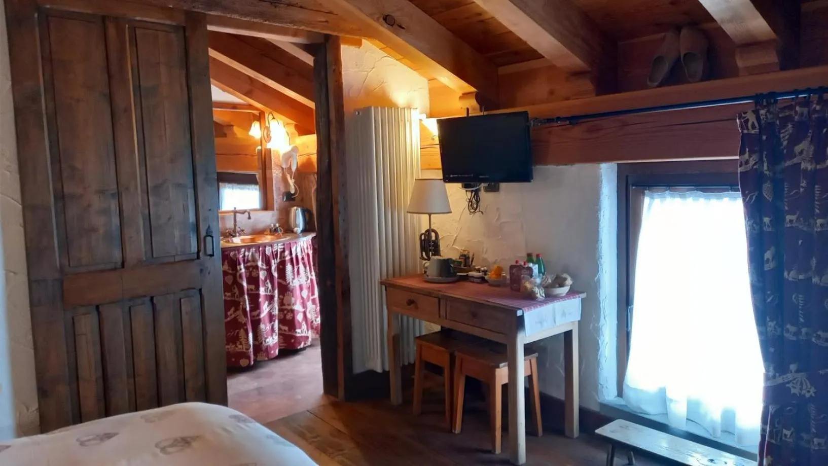 Decorative detail, Bed in Eco Chalet Maison Dominique