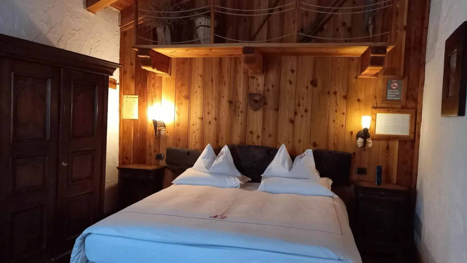 Bedroom, Bed in Eco Chalet Maison Dominique