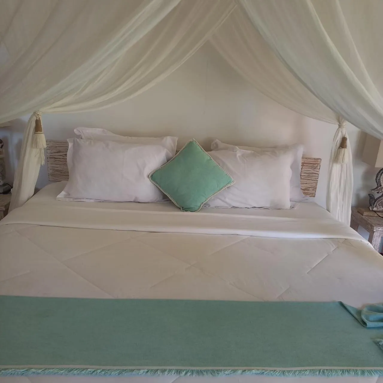 Bed in Rua Beach Resort Sumba