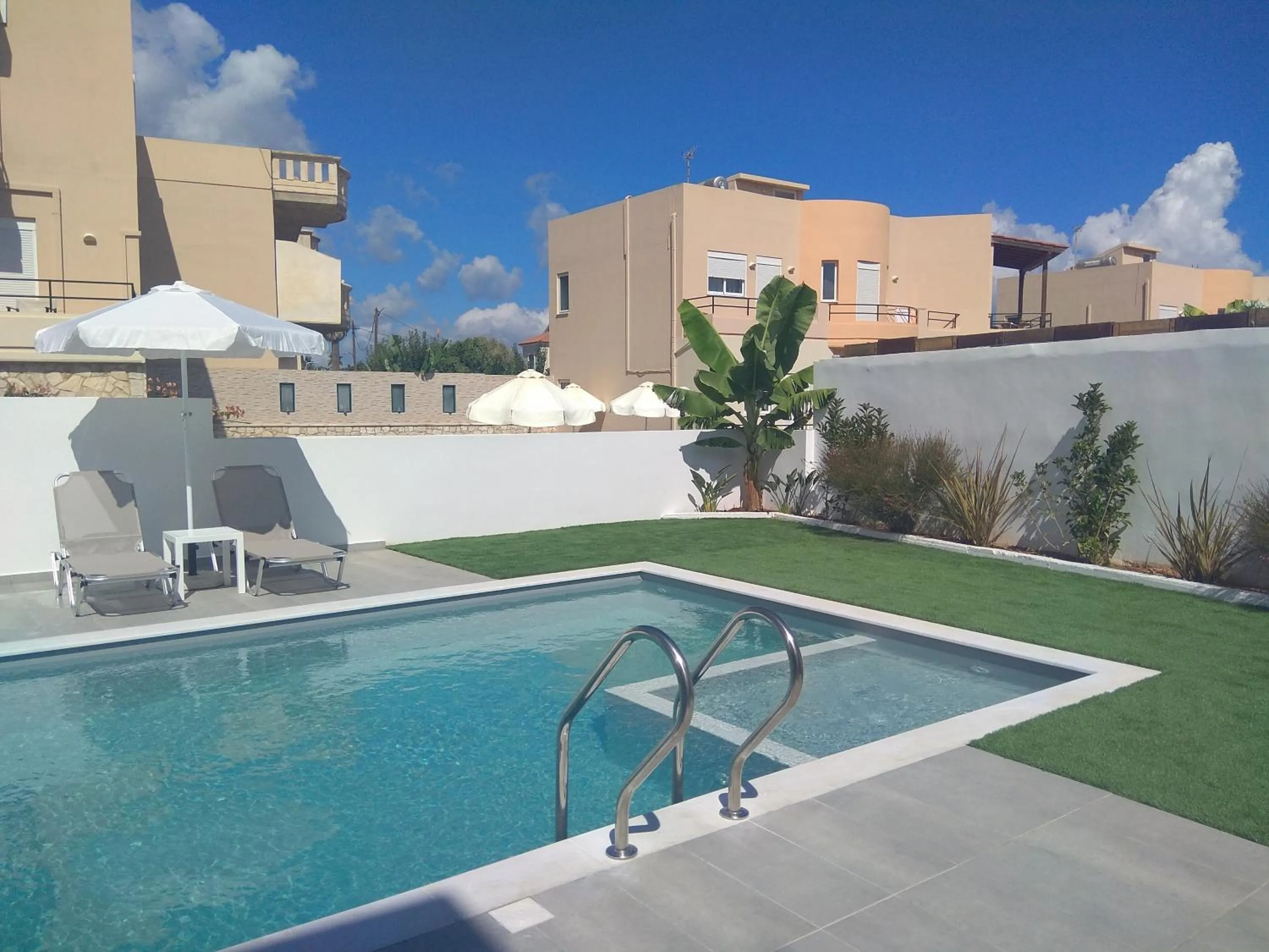 Raisakis Apartments