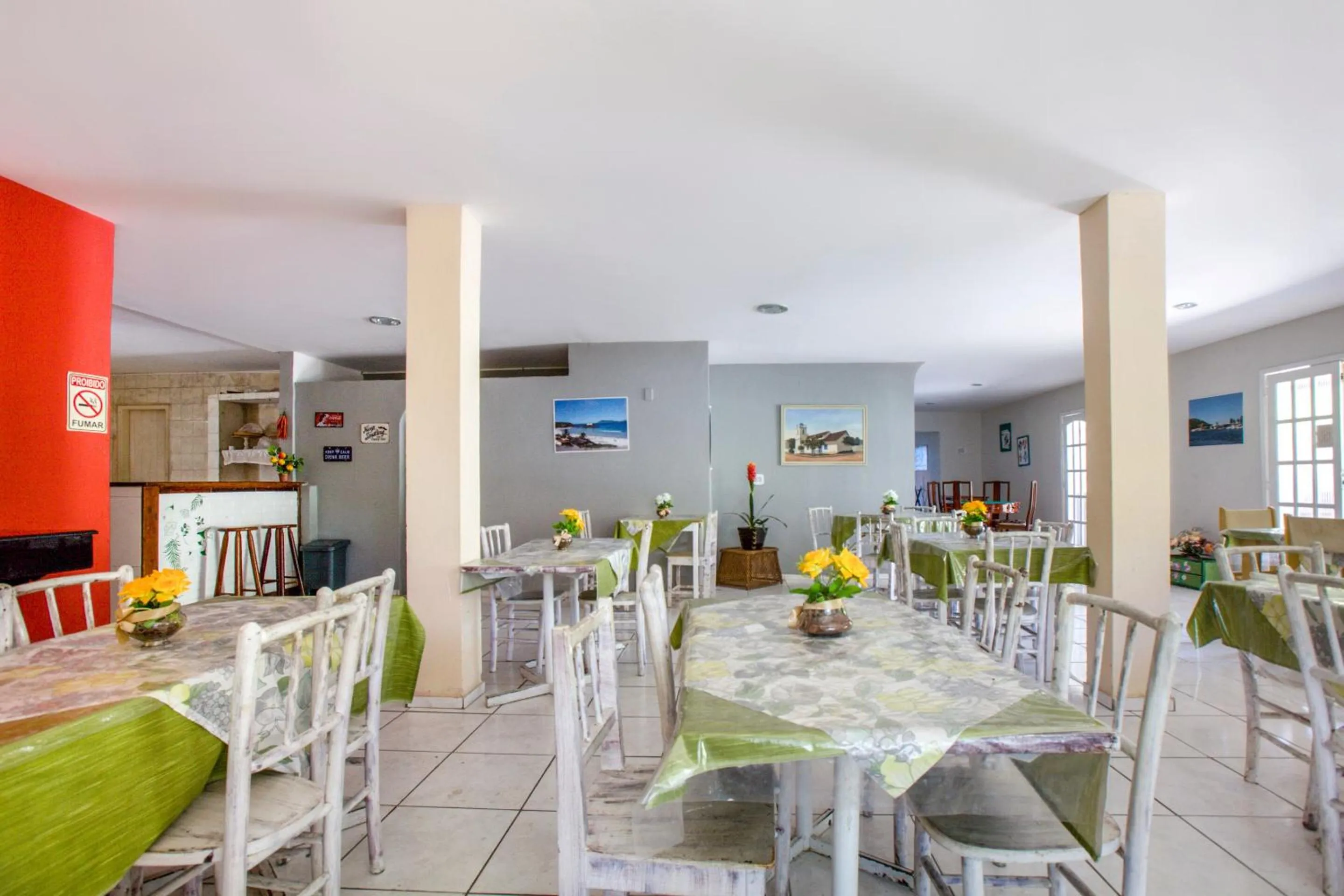 Restaurant/places to eat in OYO Pousada Recanto Shangrilá, Cabo Frio