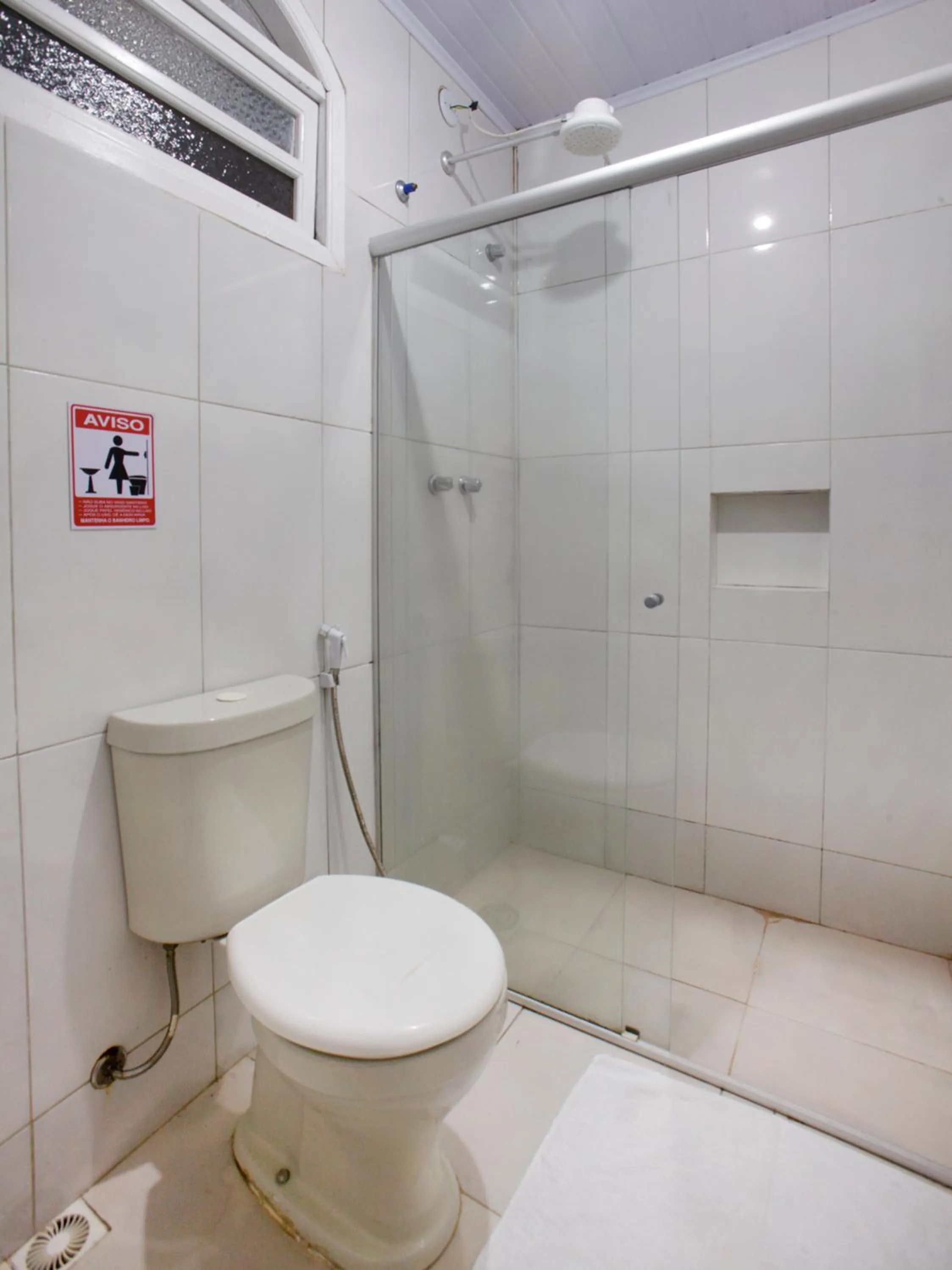 Toilet in OYO Pousada Recanto Shangrilá, Cabo Frio