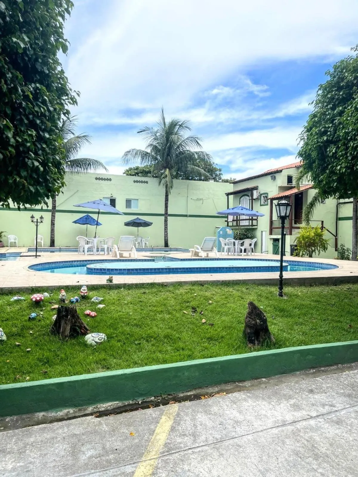 Pool view in OYO Pousada Recanto Shangrilá, Cabo Frio
