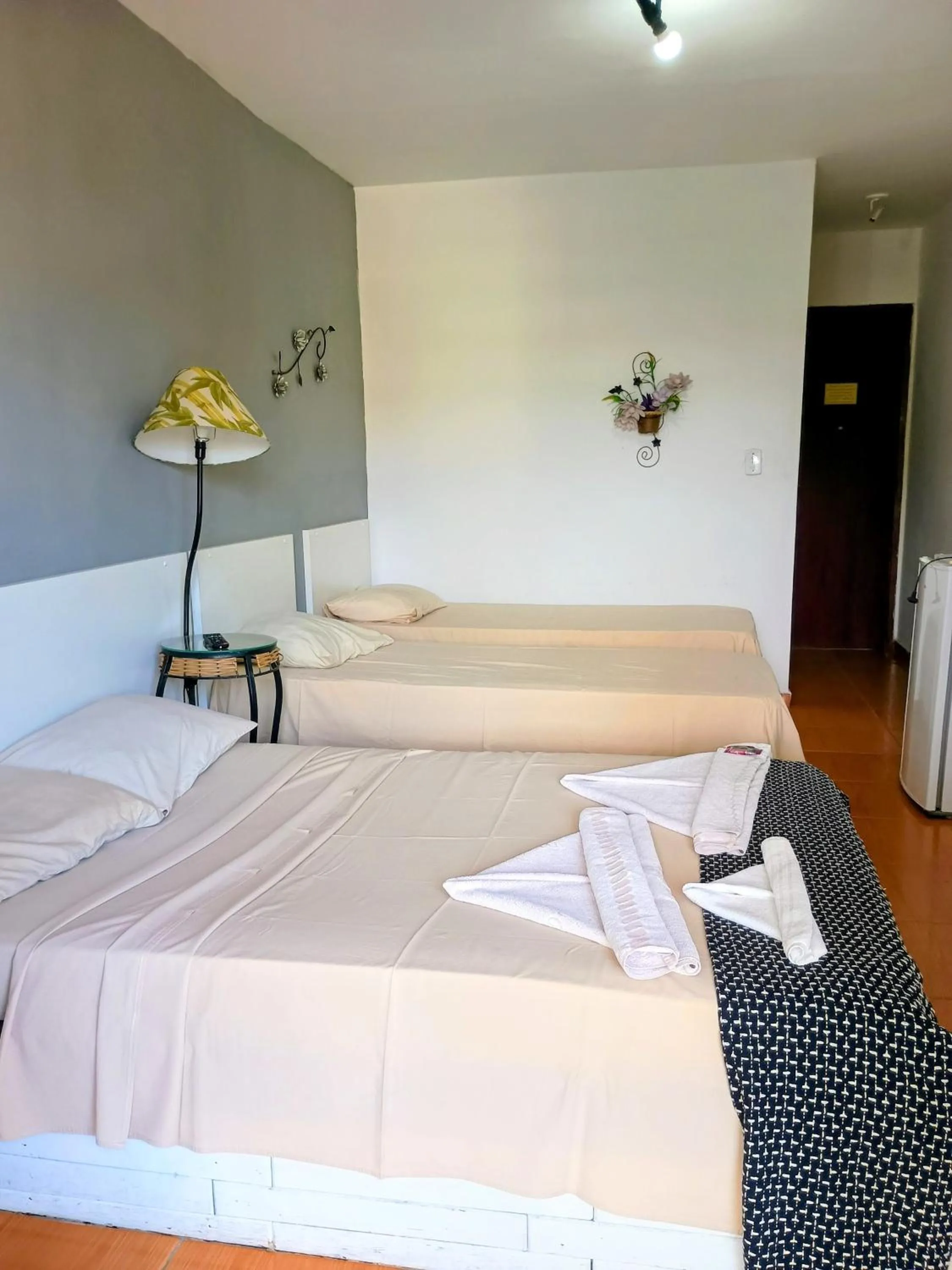 Photo of the whole room in OYO Pousada Recanto Shangrilá, Cabo Frio