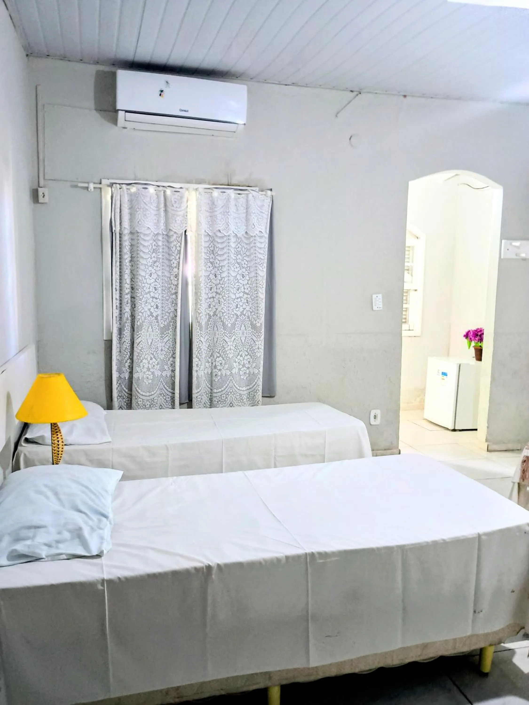 Photo of the whole room in OYO Pousada Recanto Shangrilá, Cabo Frio