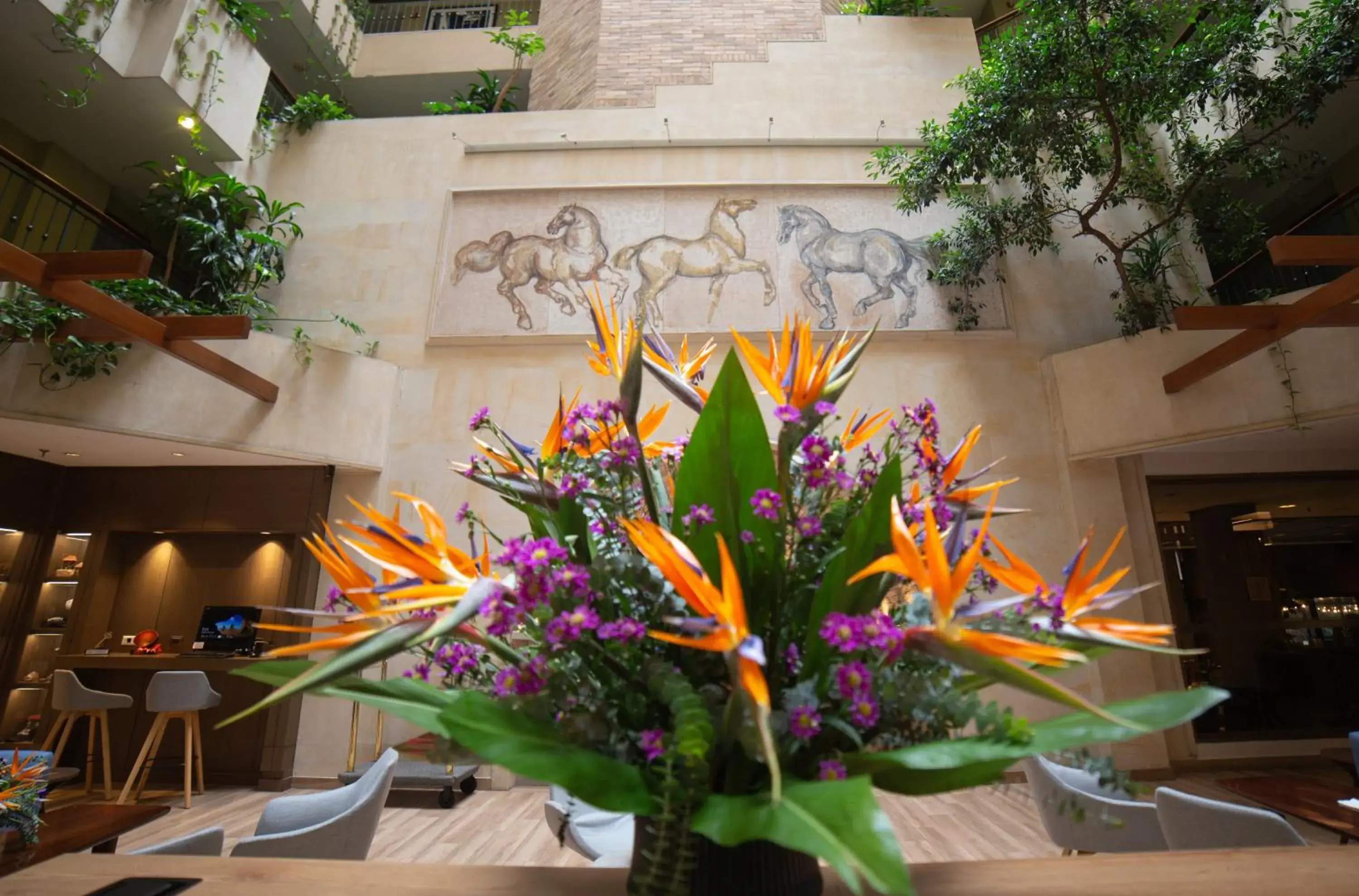 Lobby or reception in Embassy Suites by Hilton Bogotá - Rosales Lobby or reception in Embassy Suites by Hilton Bogotá - Rosales