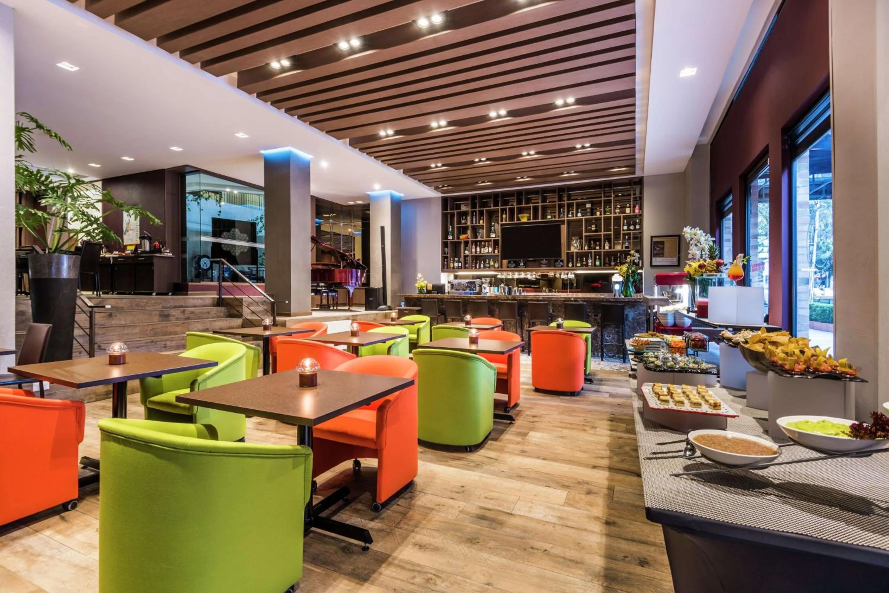 Restaurant/places to eat in Embassy Suites by Hilton Bogotá - Rosales