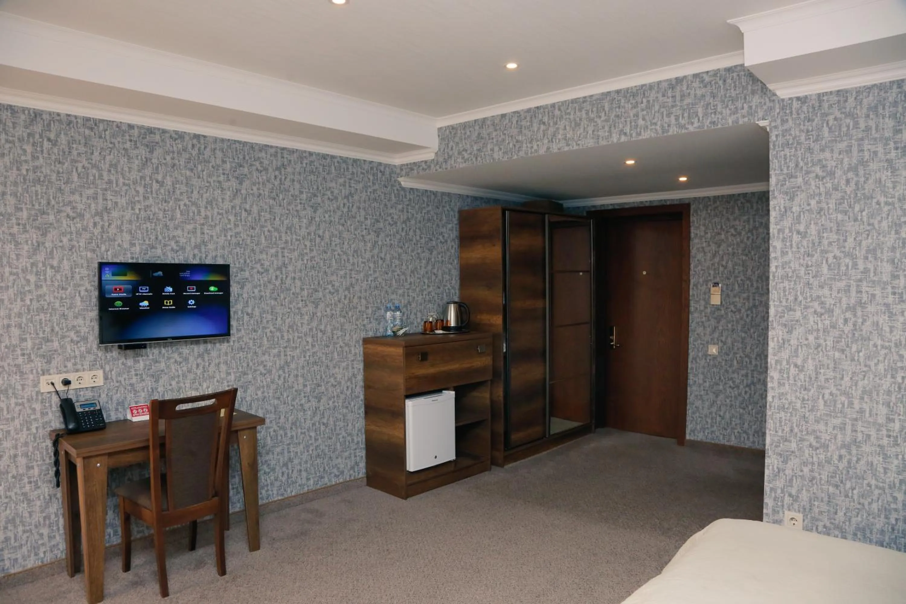 TV and multimedia, Bed in Hotel King David The Builder