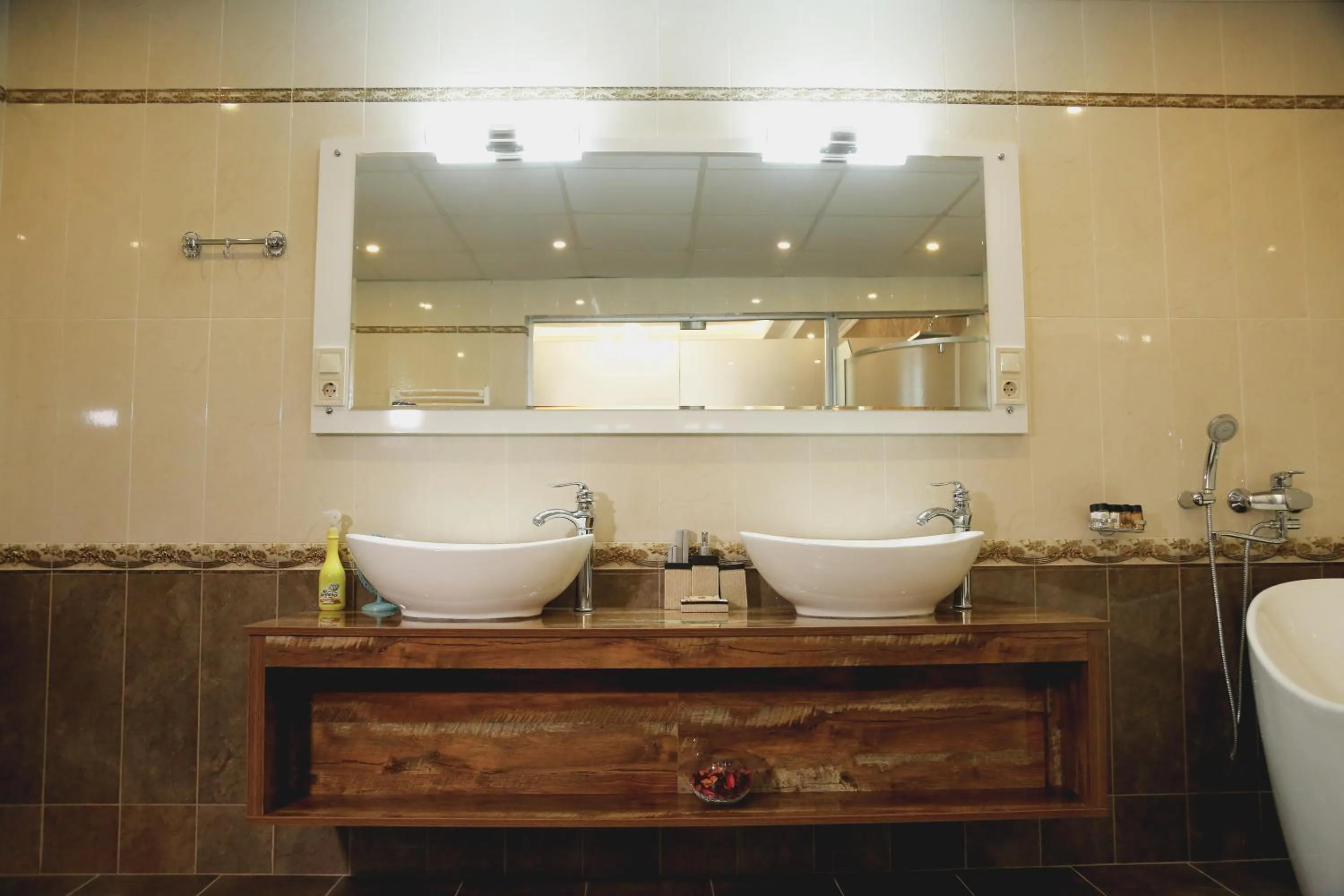 Bathroom in Hotel King David The Builder