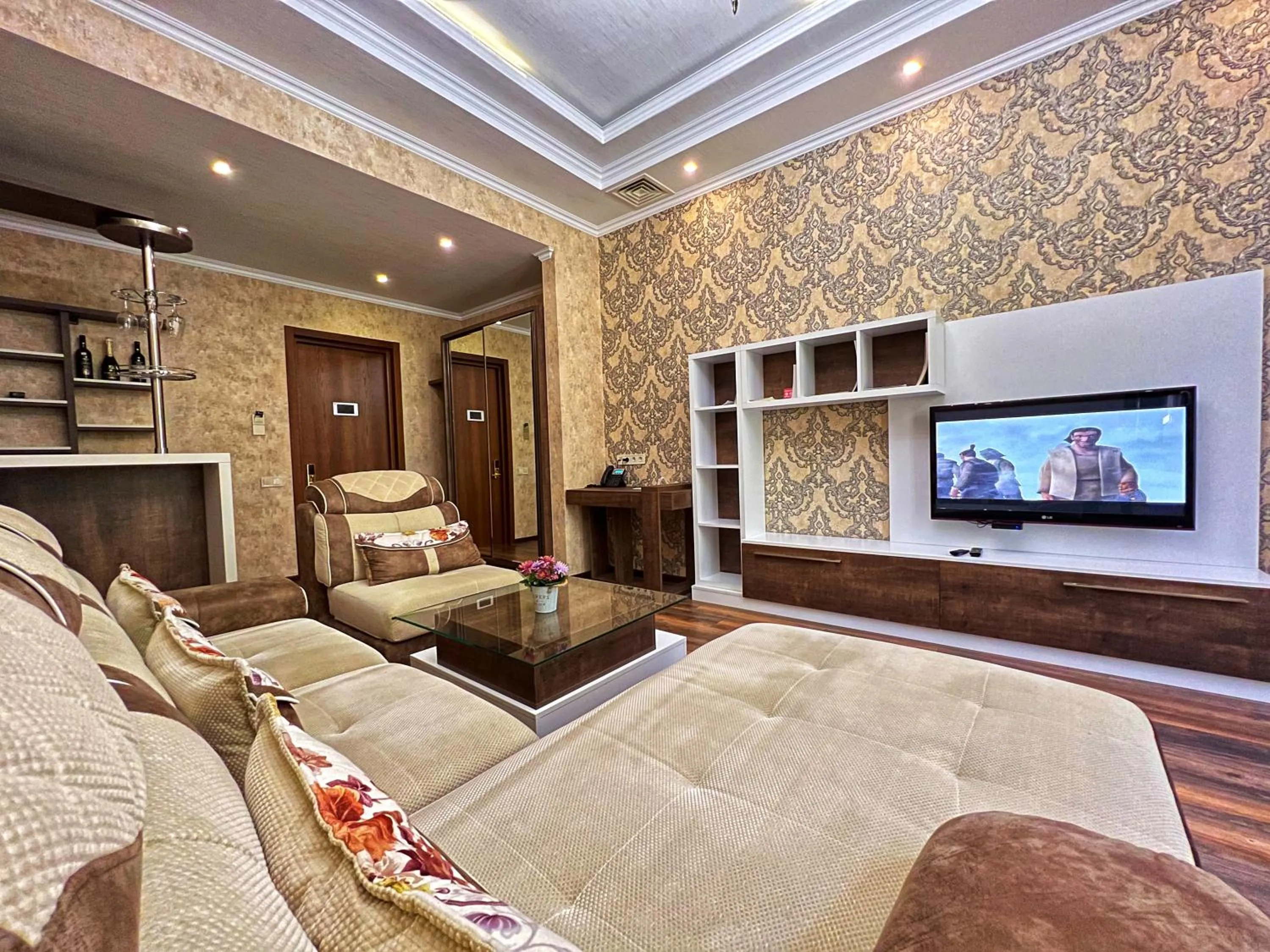 Communal lounge/ TV room in Hotel King David The Builder