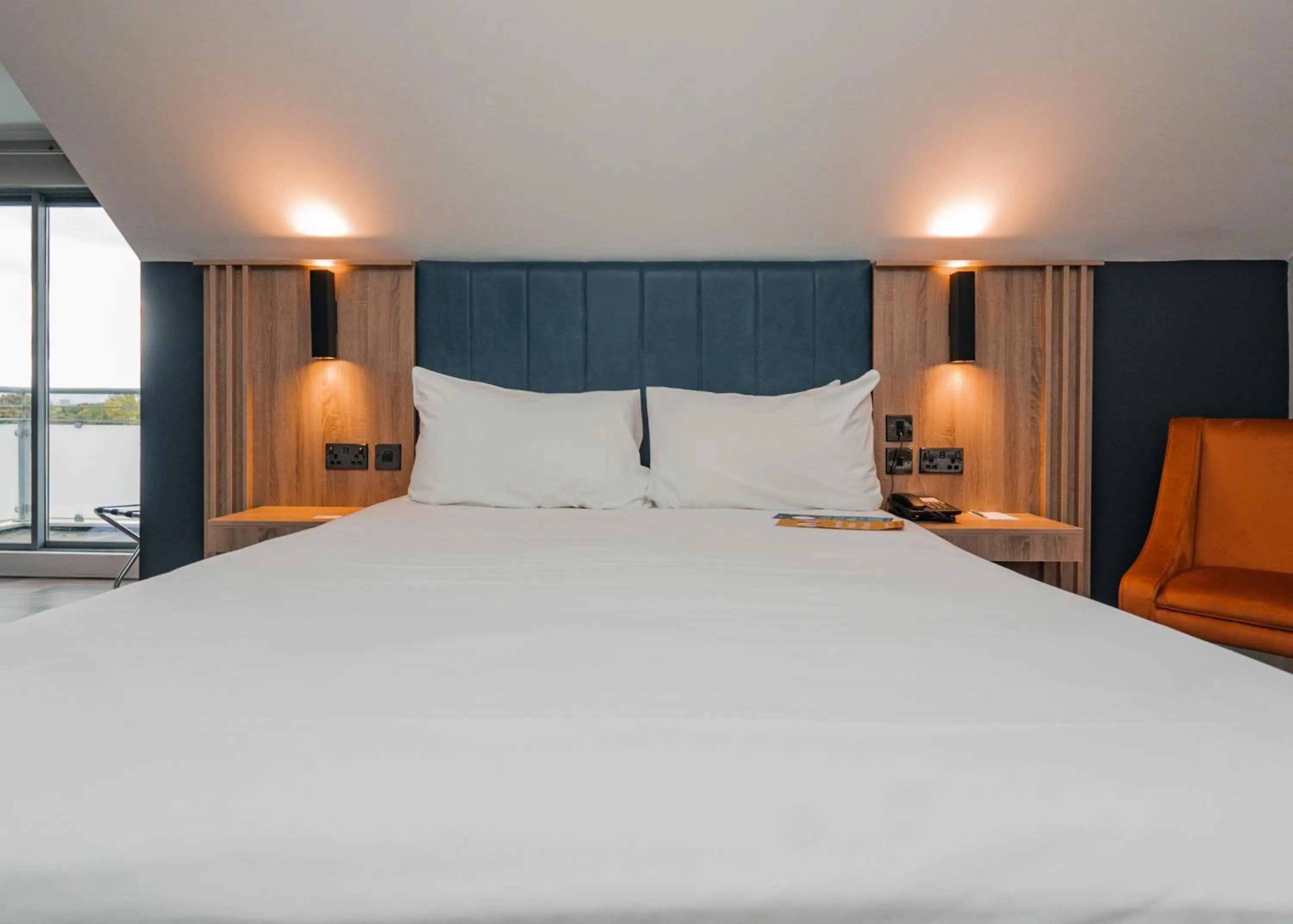 Bedroom, Bed in Springfield Hotel