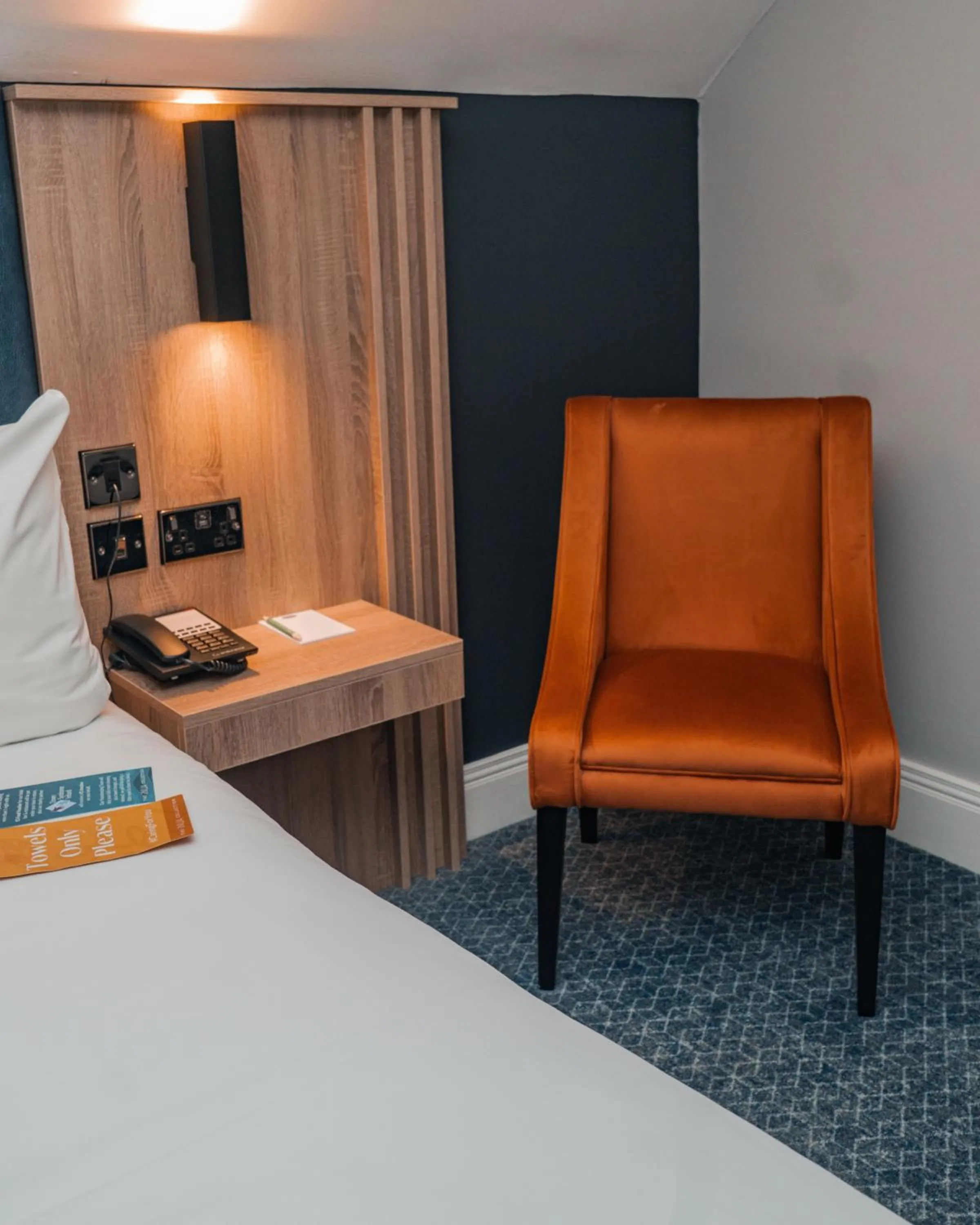 Bedroom, Bed in Springfield Hotel