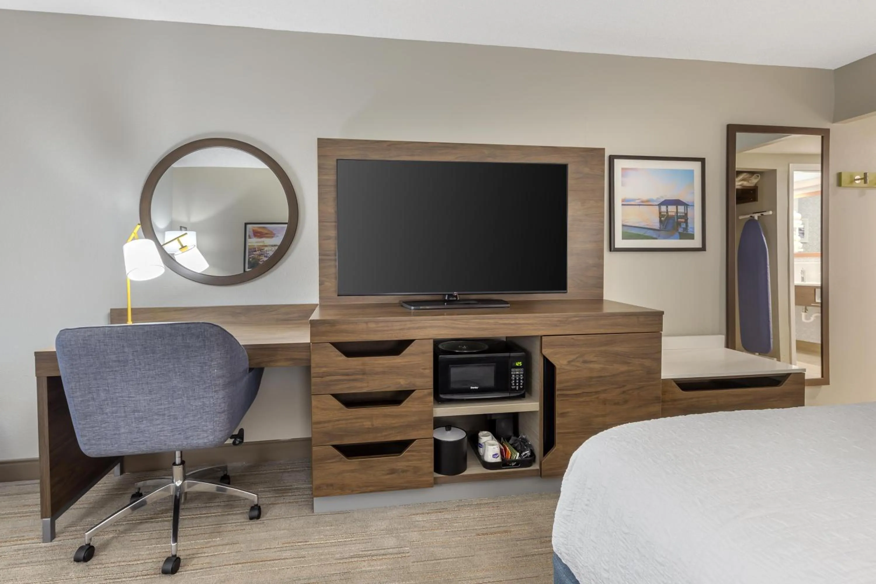 Bedroom, Bed in Hampton Inn New Bern