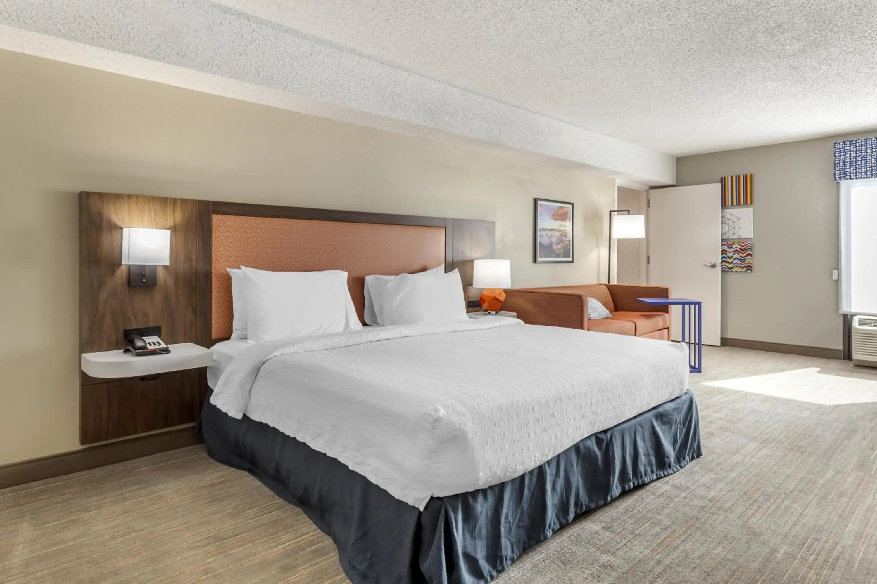 Living room, Bed in Hampton Inn New Bern Living room, Bed in Hampton Inn New Bern