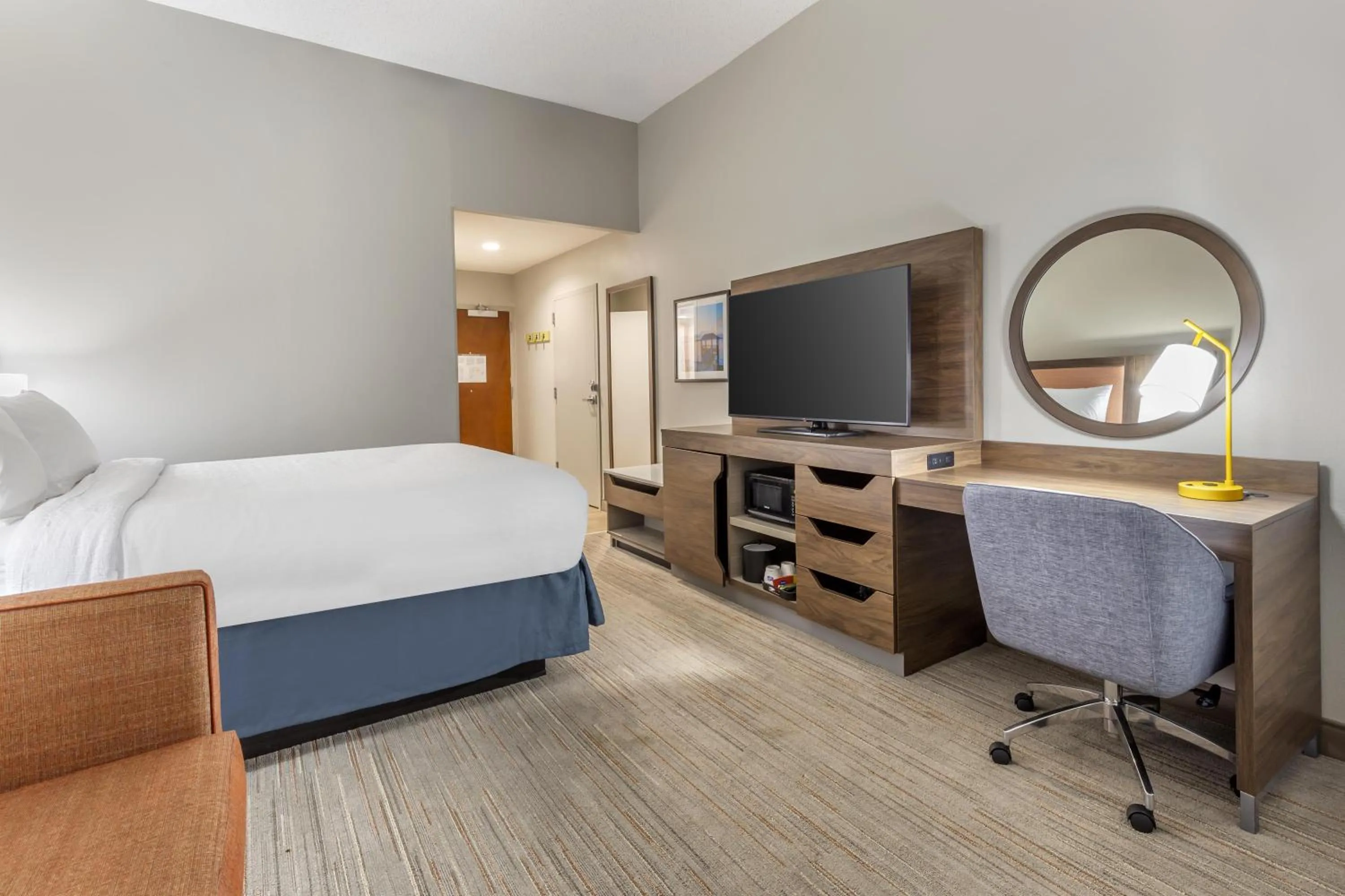 Bedroom, Bed in Hampton Inn New Bern