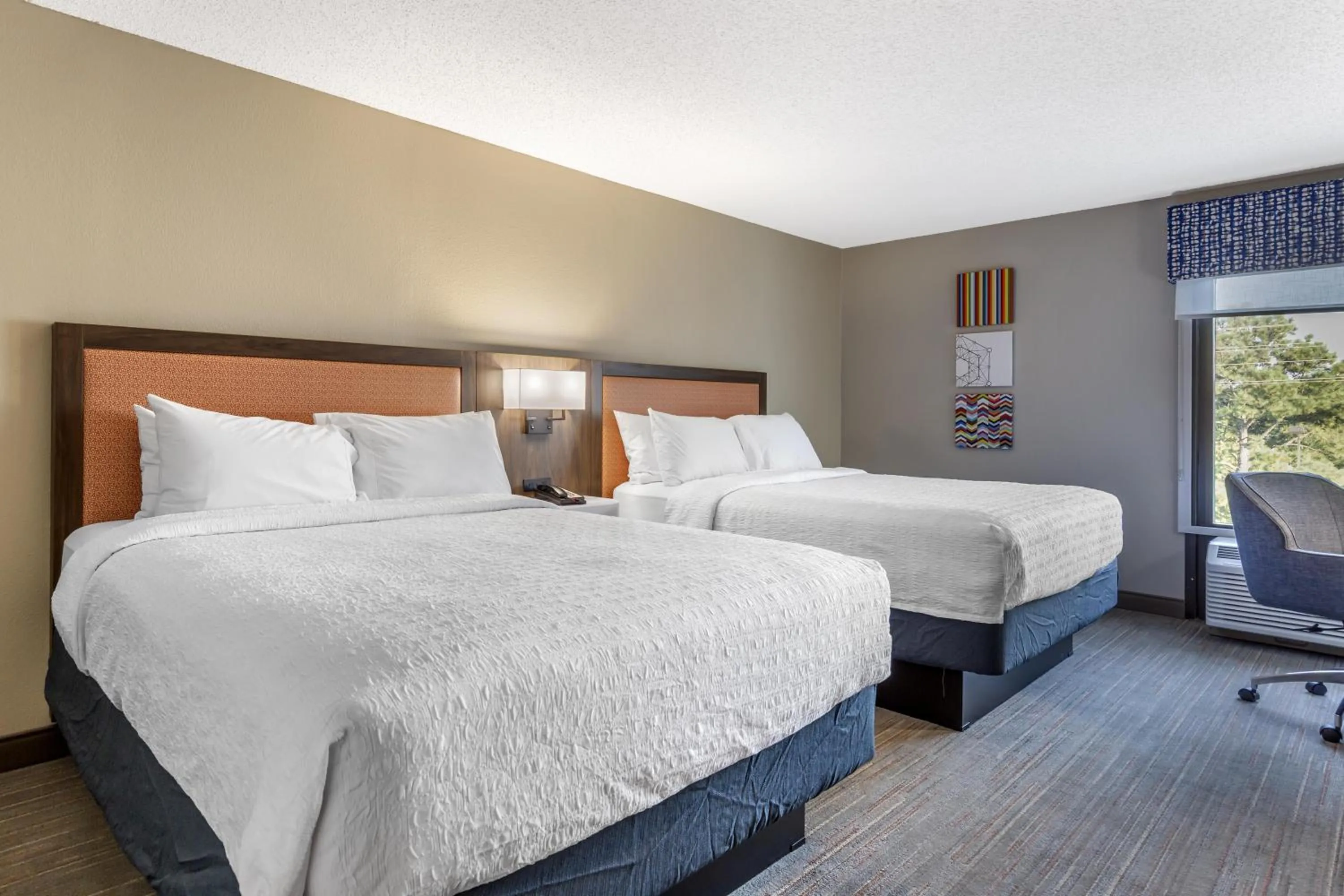 Bed in Hampton Inn New Bern