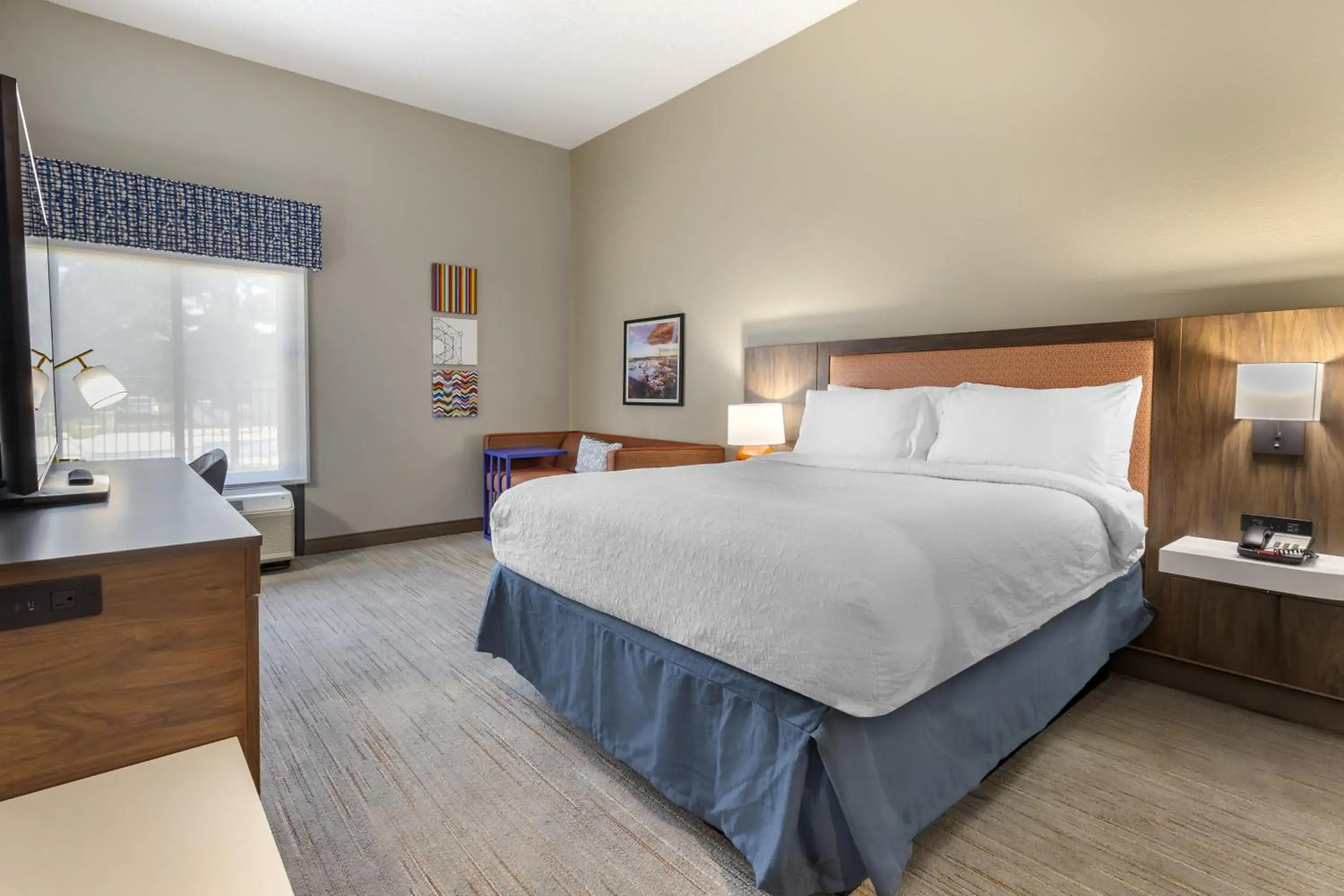 Living room, Bed in Hampton Inn New Bern Living room, Bed in Hampton Inn New Bern