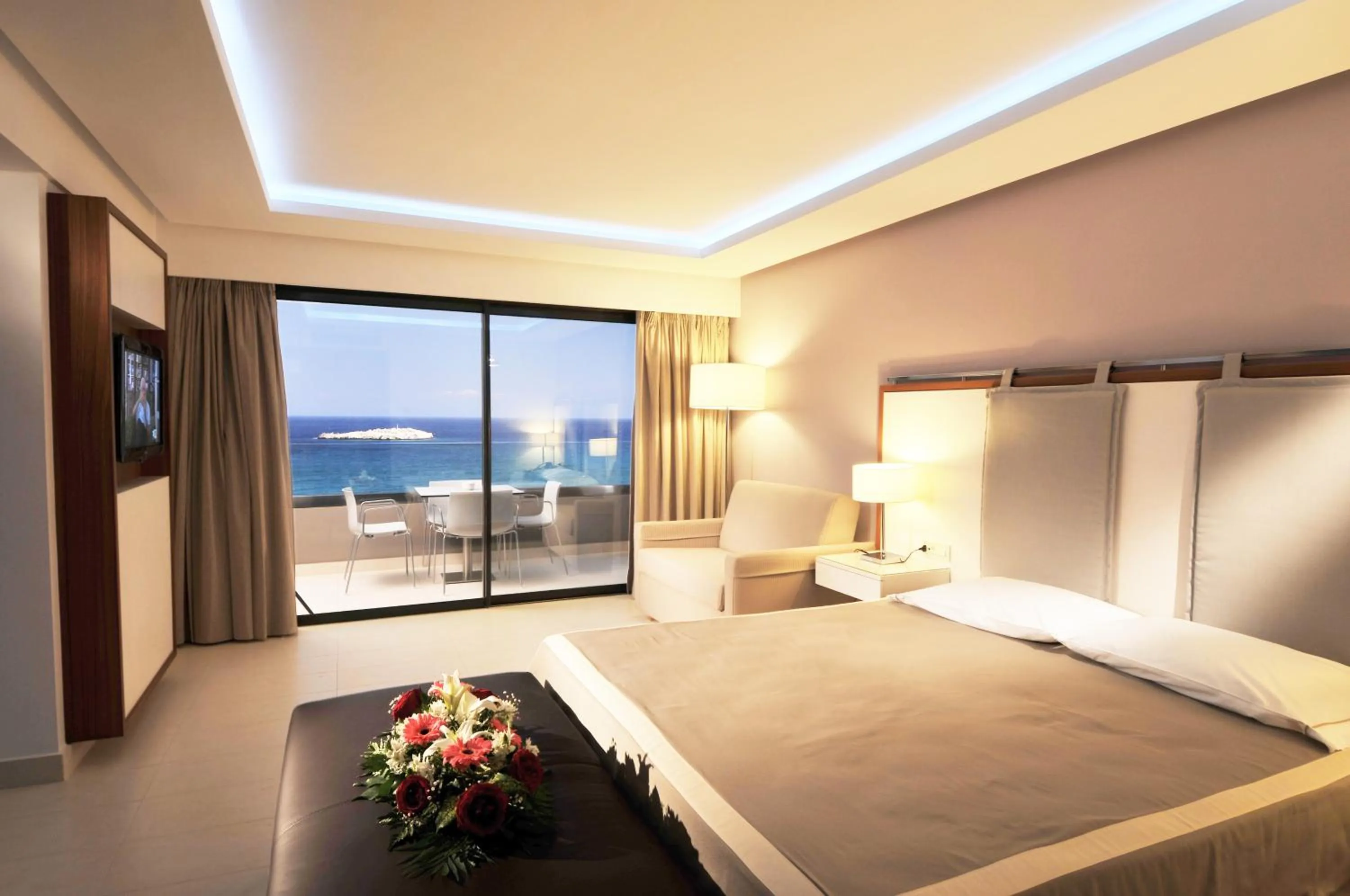Sea view, Bed in Alimounda Mare Hotel