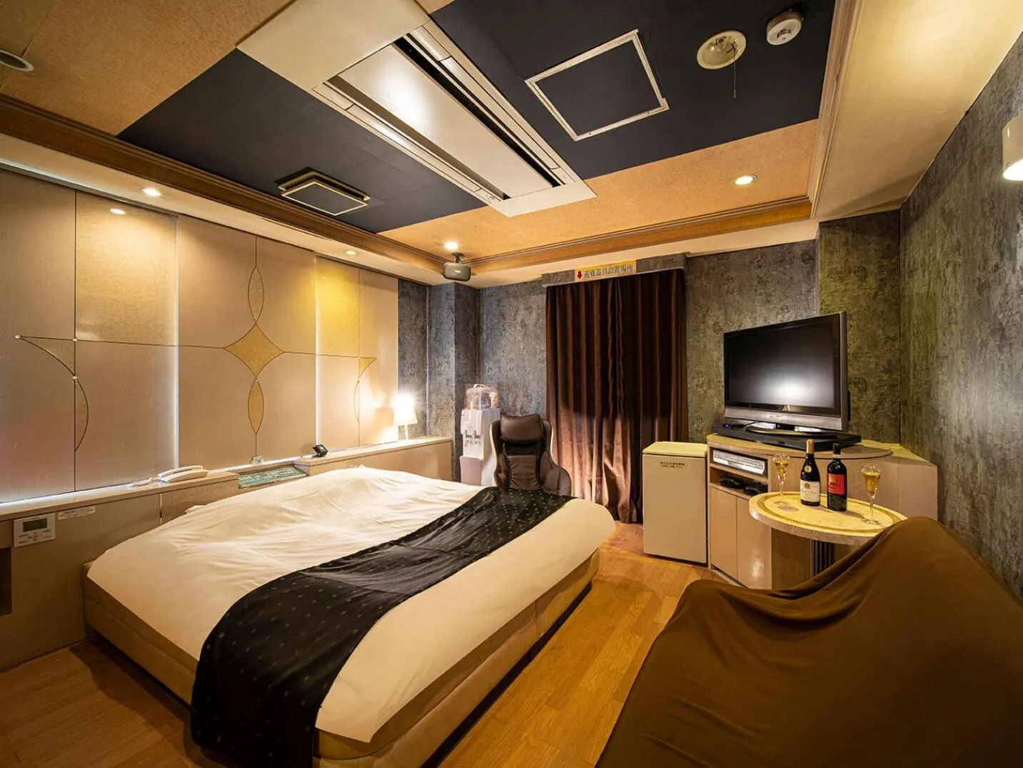 Photo of the whole room, Bed in Saint martin (Adult Only)