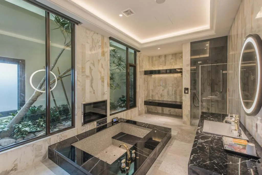 Shower in Green Palm Motel