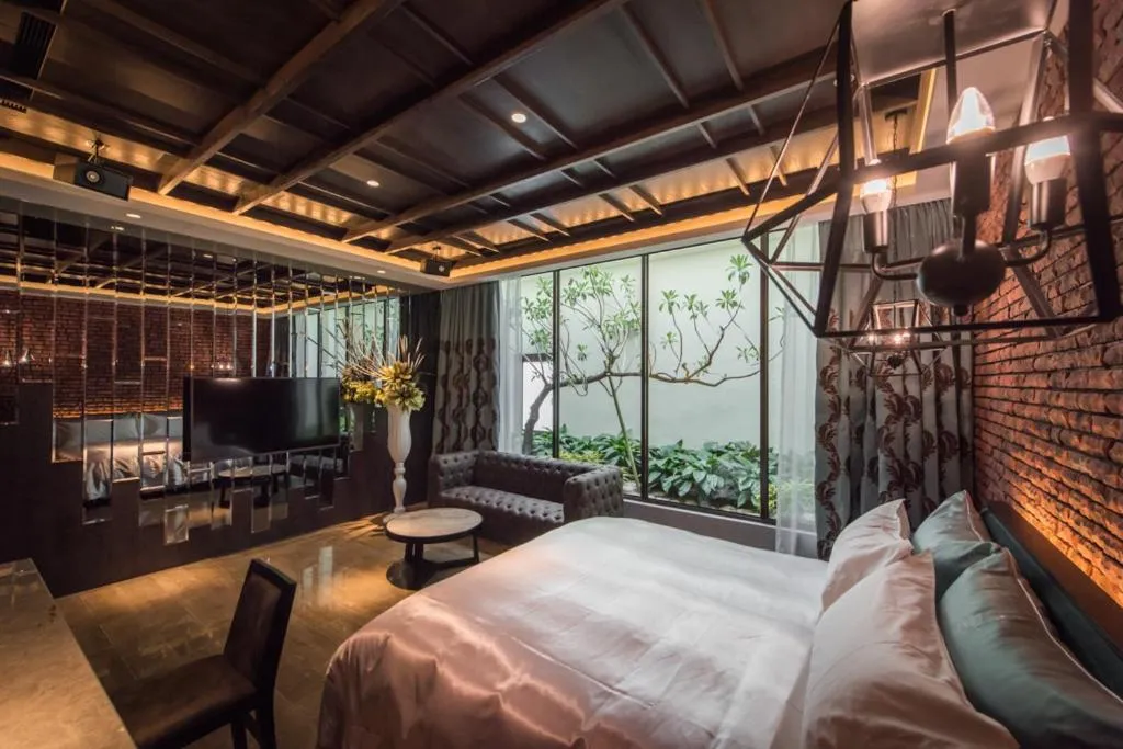 Photo of the whole room, Bed in Green Palm Motel