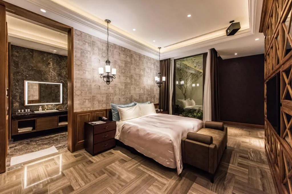 Photo of the whole room, Bed in Green Palm Motel