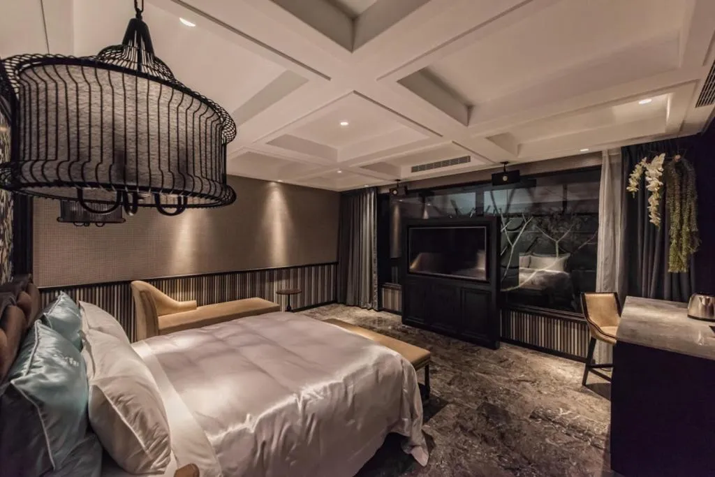 Photo of the whole room, Bed in Green Palm Motel