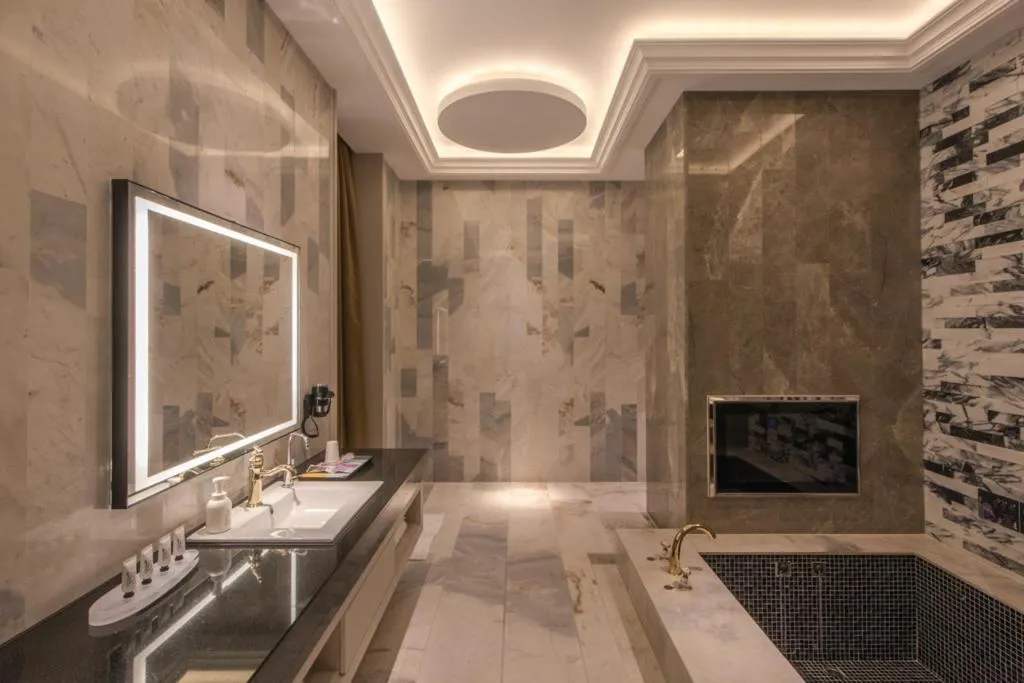 Bathroom in Green Palm Motel