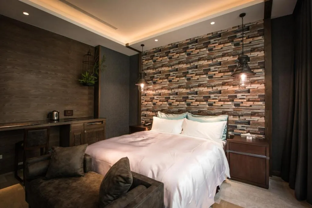 Bed in Green Palm Motel