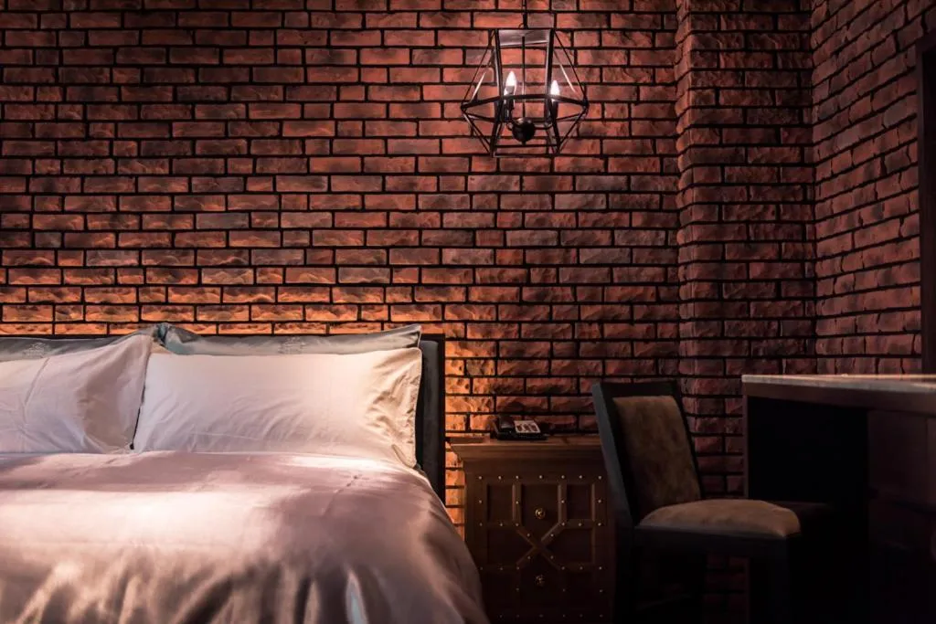 Bed in Green Palm Motel