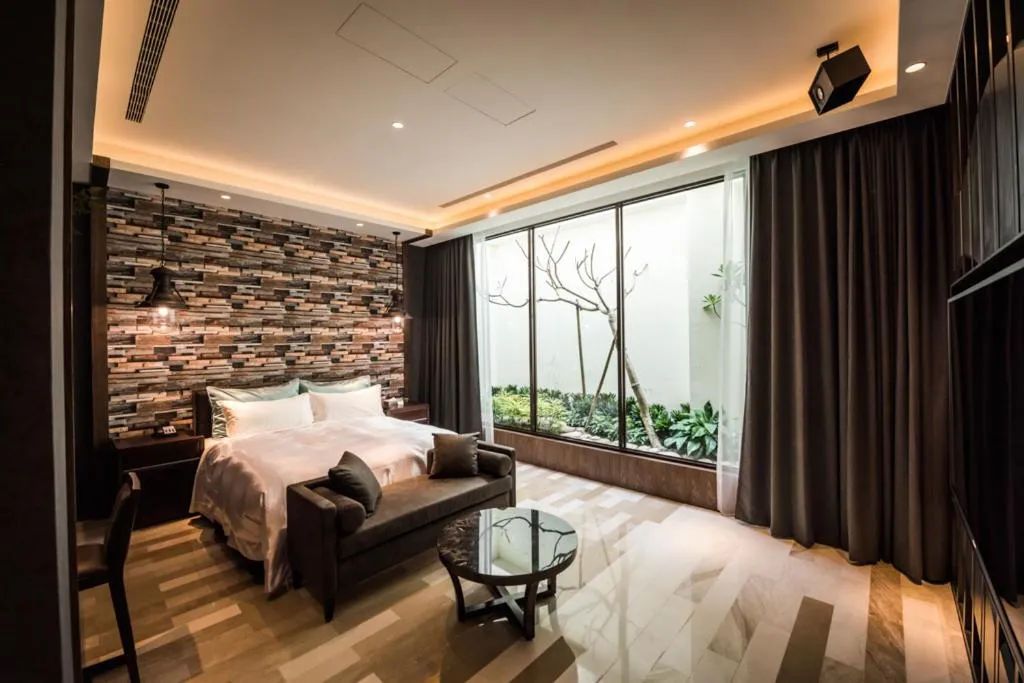 Photo of the whole room, Bed in Green Palm Motel