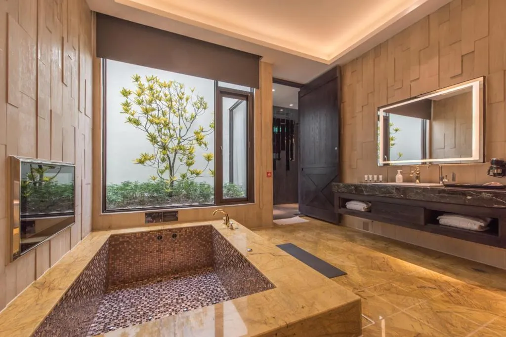 Bathroom in Green Palm Motel