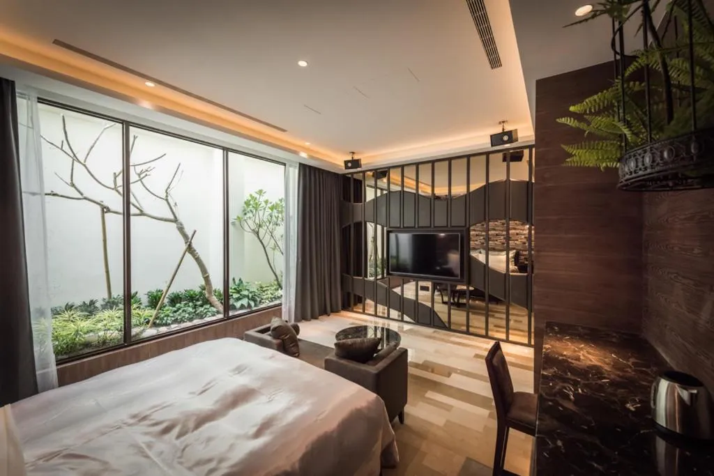 Photo of the whole room, Bed in Green Palm Motel