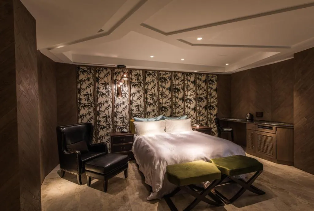 Bed in Green Palm Motel