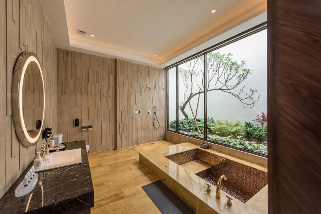 Bathroom in Green Palm Motel