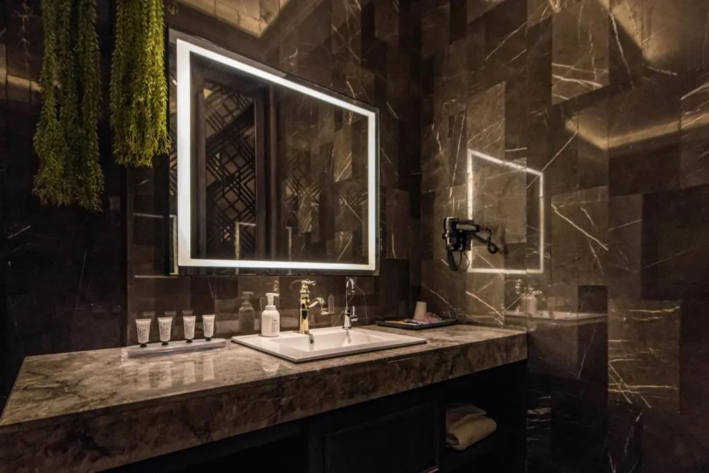 Bathroom in Green Palm Motel