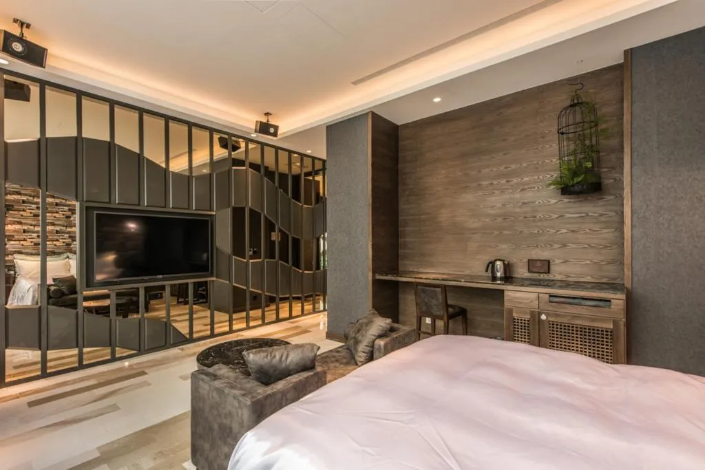 Photo of the whole room, Bed in Green Palm Motel