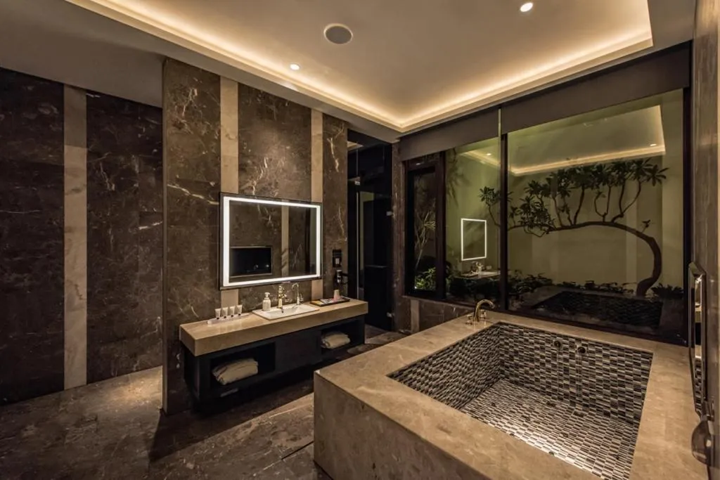 Bathroom in Green Palm Motel