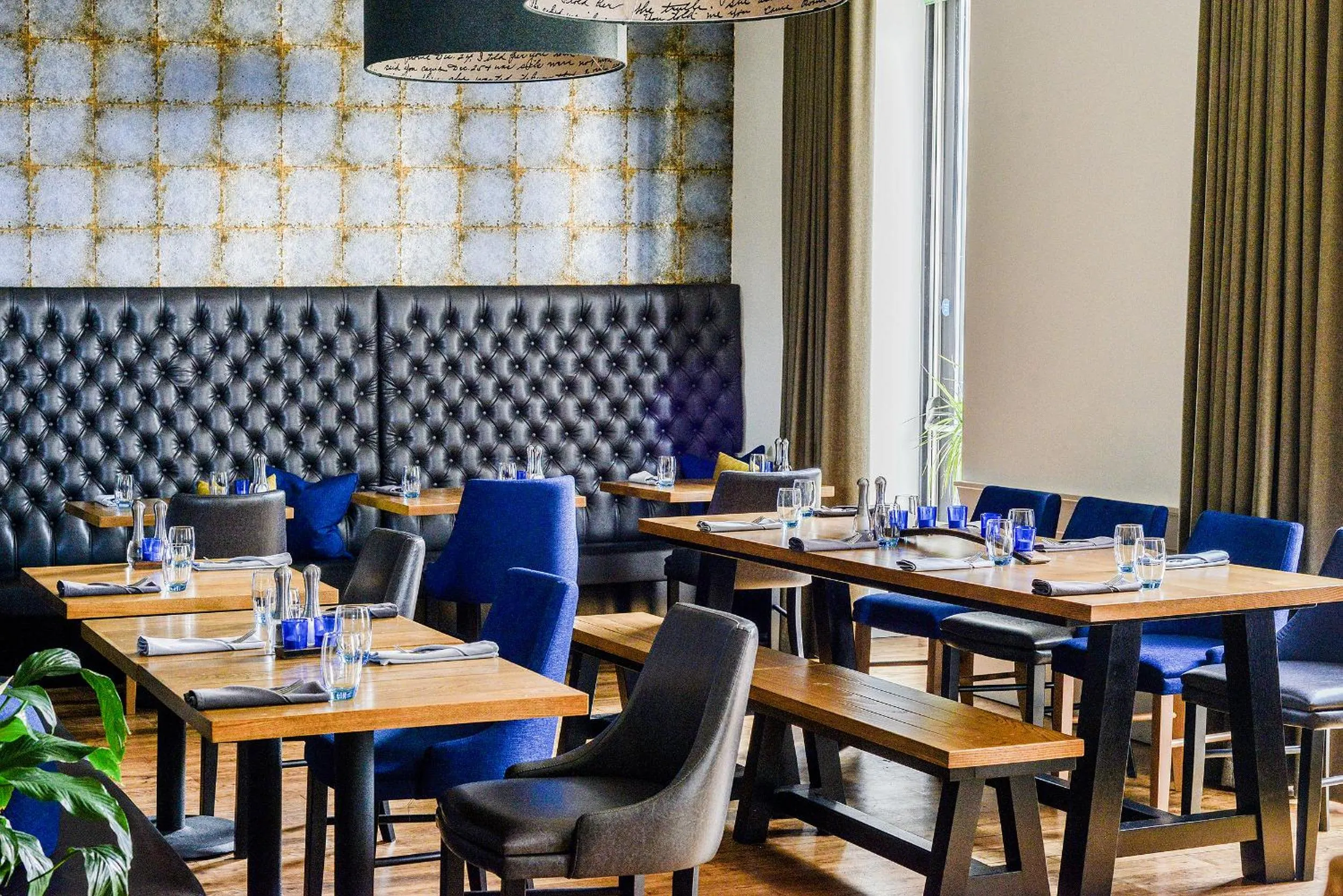 Restaurant/places to eat in The Douglas Hotel